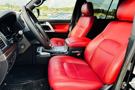 Модельные чехлы на TOYOTA LAND CRUISER 2015-2021гг. Кожаный салон